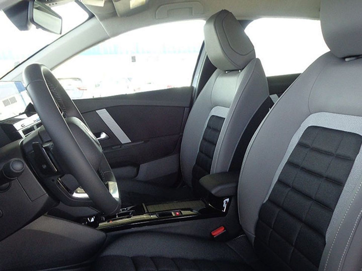 Citroen C4 Hybrid 145  Business Edition e-DCS6 07 kW (145 CV)