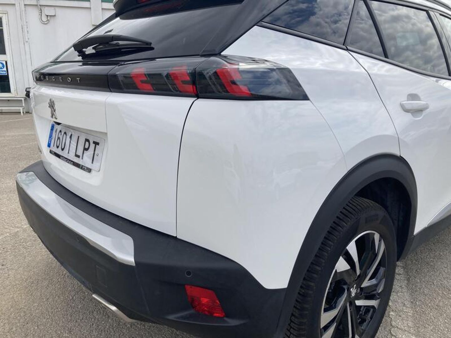 Peugeot 2008 PureTech 130 S&S Allure Pack EAT8 96 kW (130 CV)