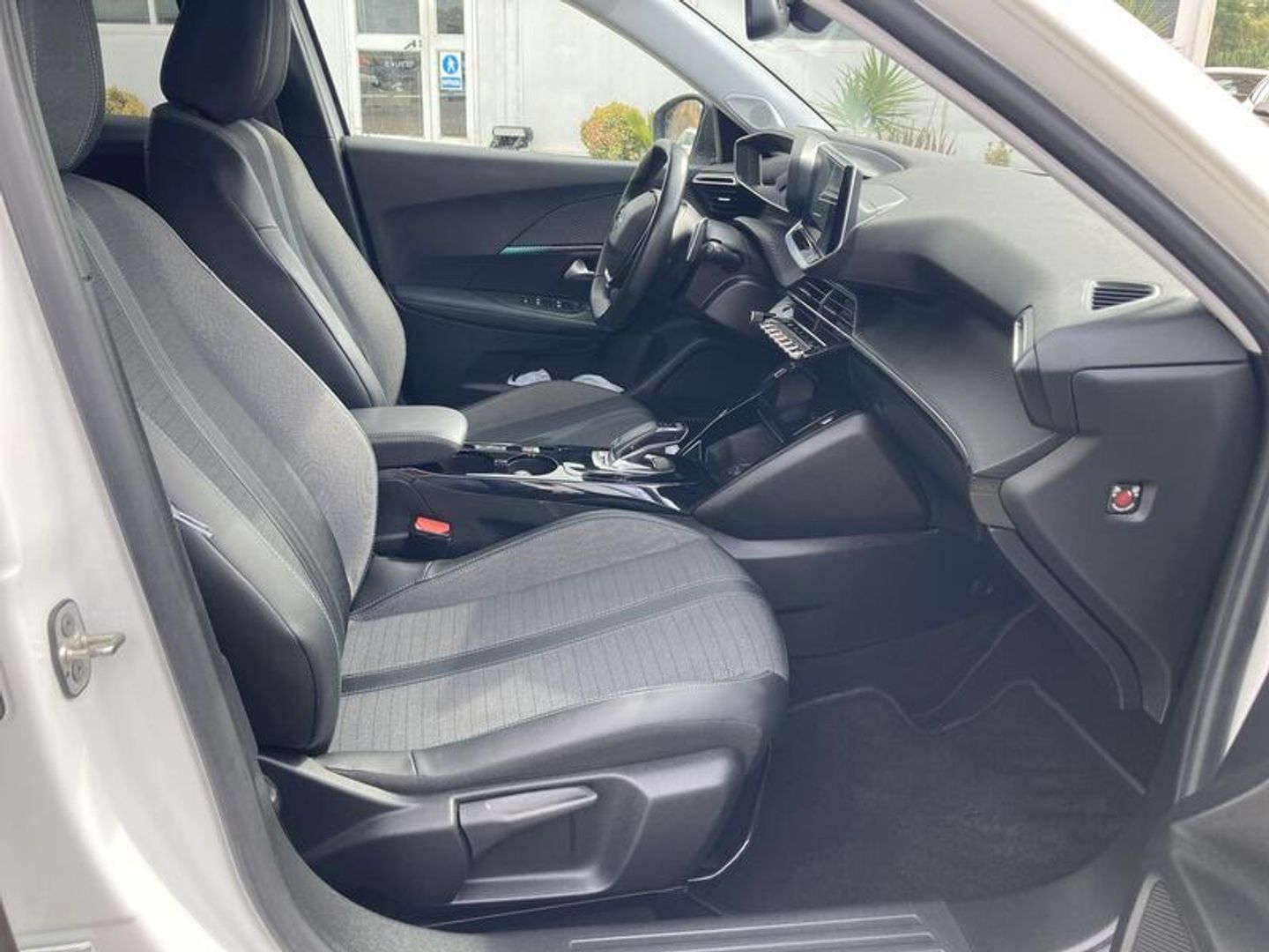Peugeot 2008 PureTech 130 S&S Allure Pack EAT8 96 kW (130 CV)