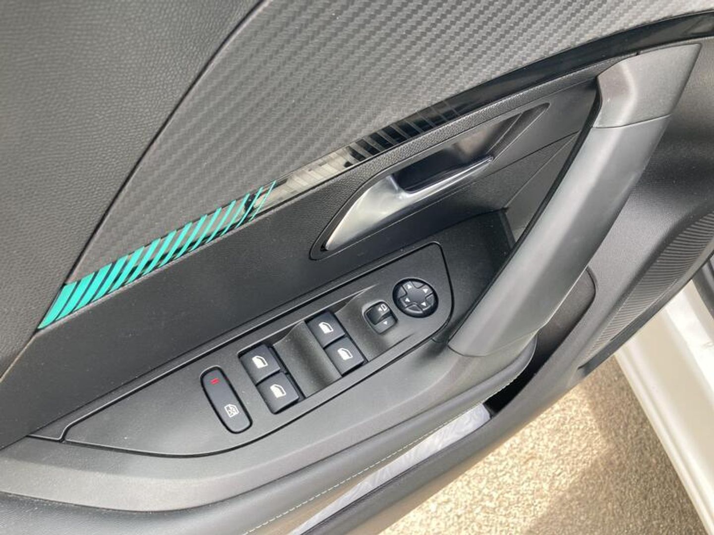 Peugeot 2008 PureTech 130 S&S Allure Pack EAT8 96 kW (130 CV)