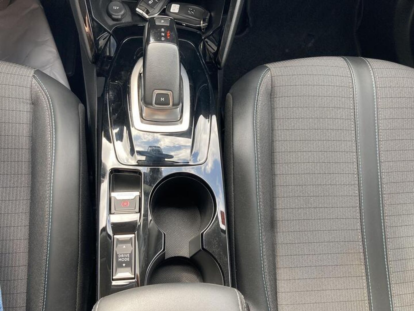 Peugeot 2008 PureTech 130 S&S Allure Pack EAT8 96 kW (130 CV)