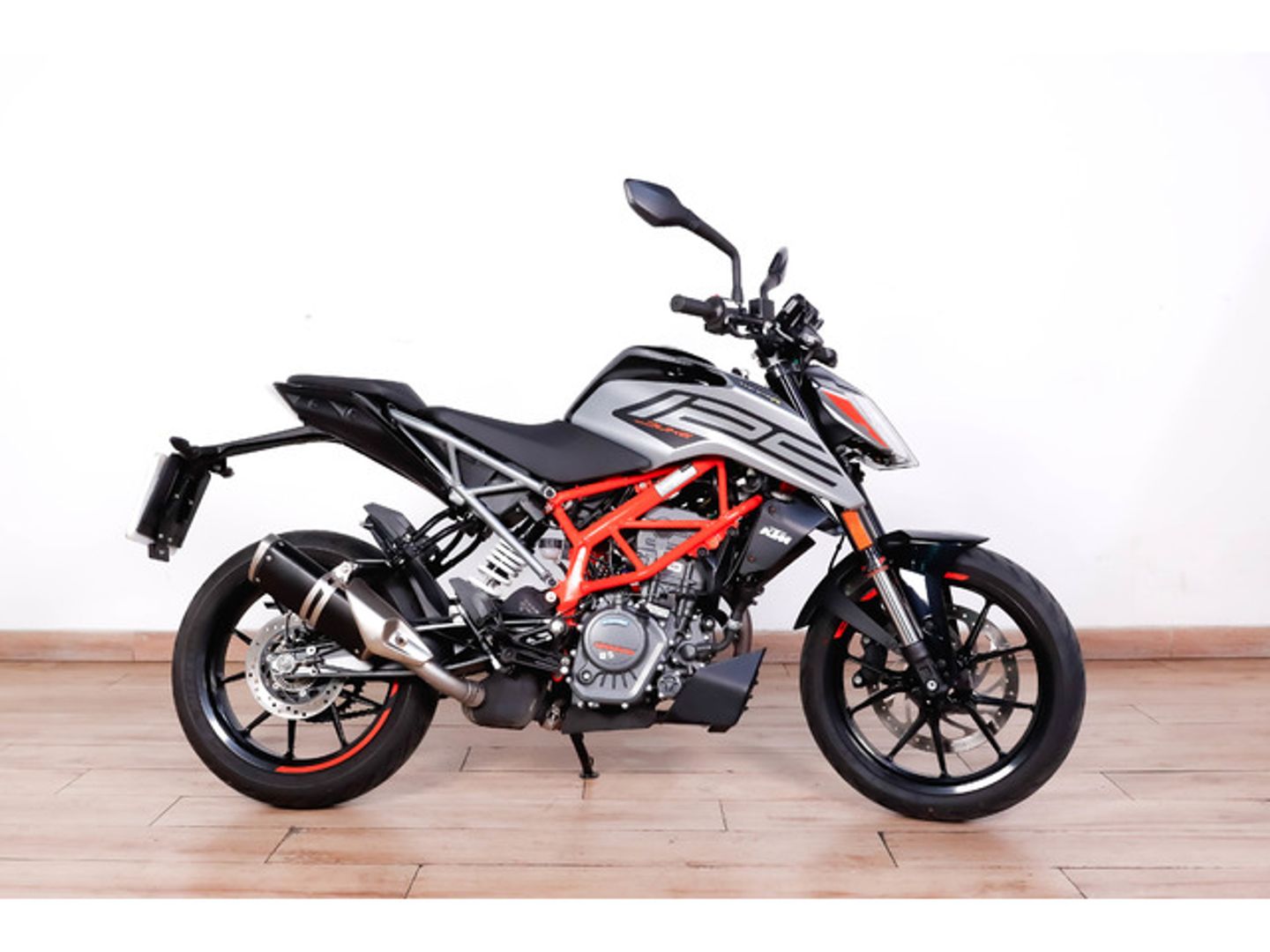 KTM Duke 125 Gris Motorcycle