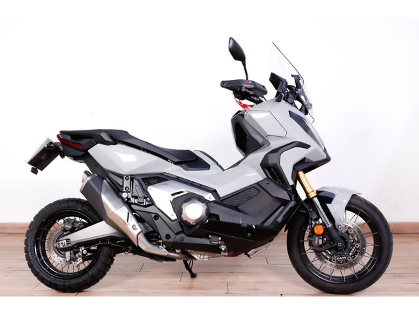 Honda X-ADV Blanco Motorcycle