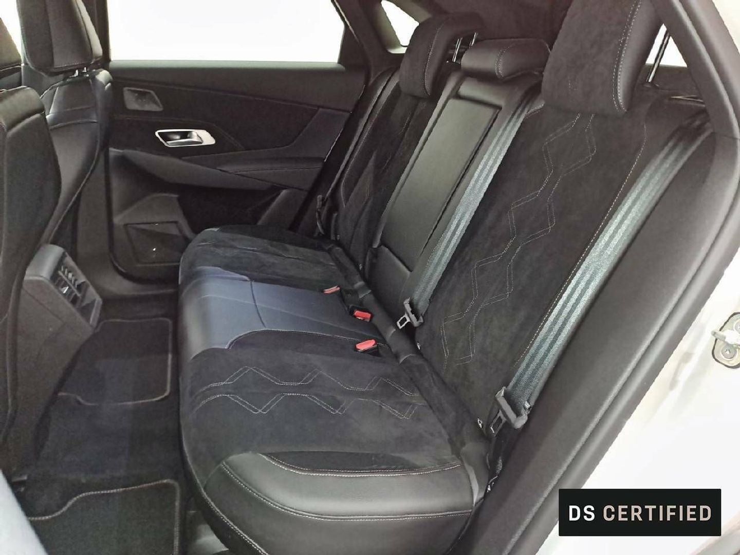 DS DS7 Crossback BlueHDi 130 Performance Line Auto 96 kW (130 CV)