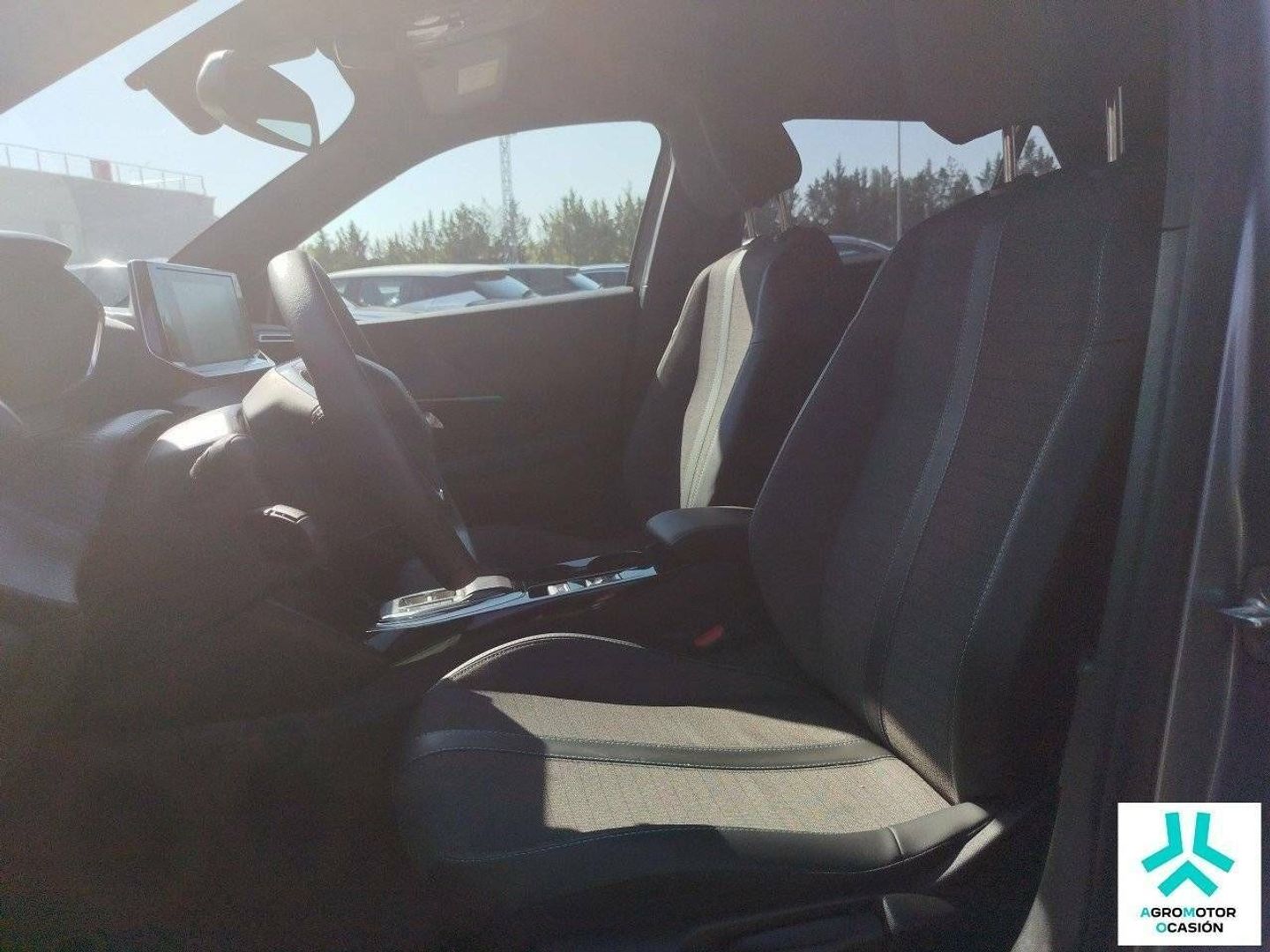Peugeot e-2008 Eléctrico Allure 100 kW (136 CV)