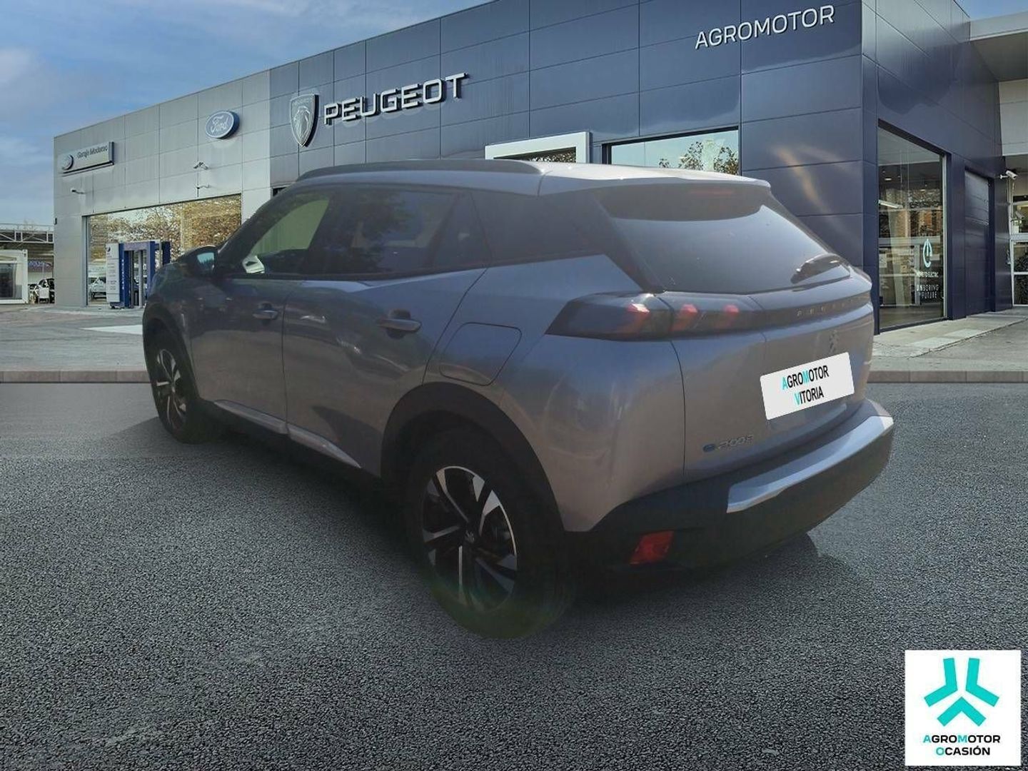 Peugeot e-2008 Eléctrico Allure 100 kW (136 CV)