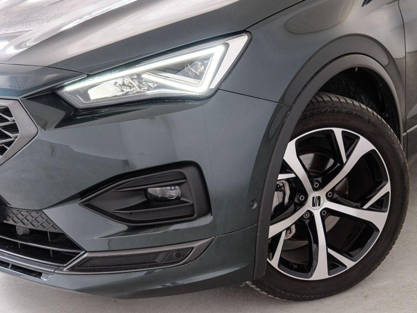 SEAT Tarraco 1.5 TSI S&S FR Edition DSG 110 kW (150 CV) Gris All Terrain / Pick-up