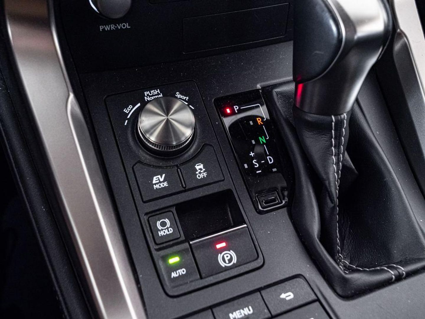 Lexus NX NX 300h Premium 2WD 145 kW (197 CV)
