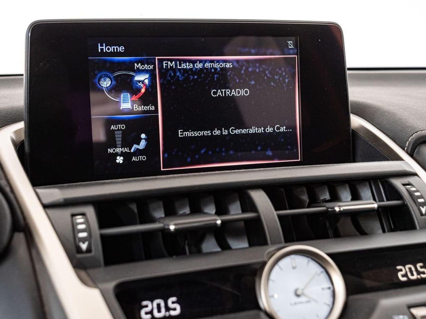 Lexus NX NX 300h Premium 2WD 145 kW (197 CV)