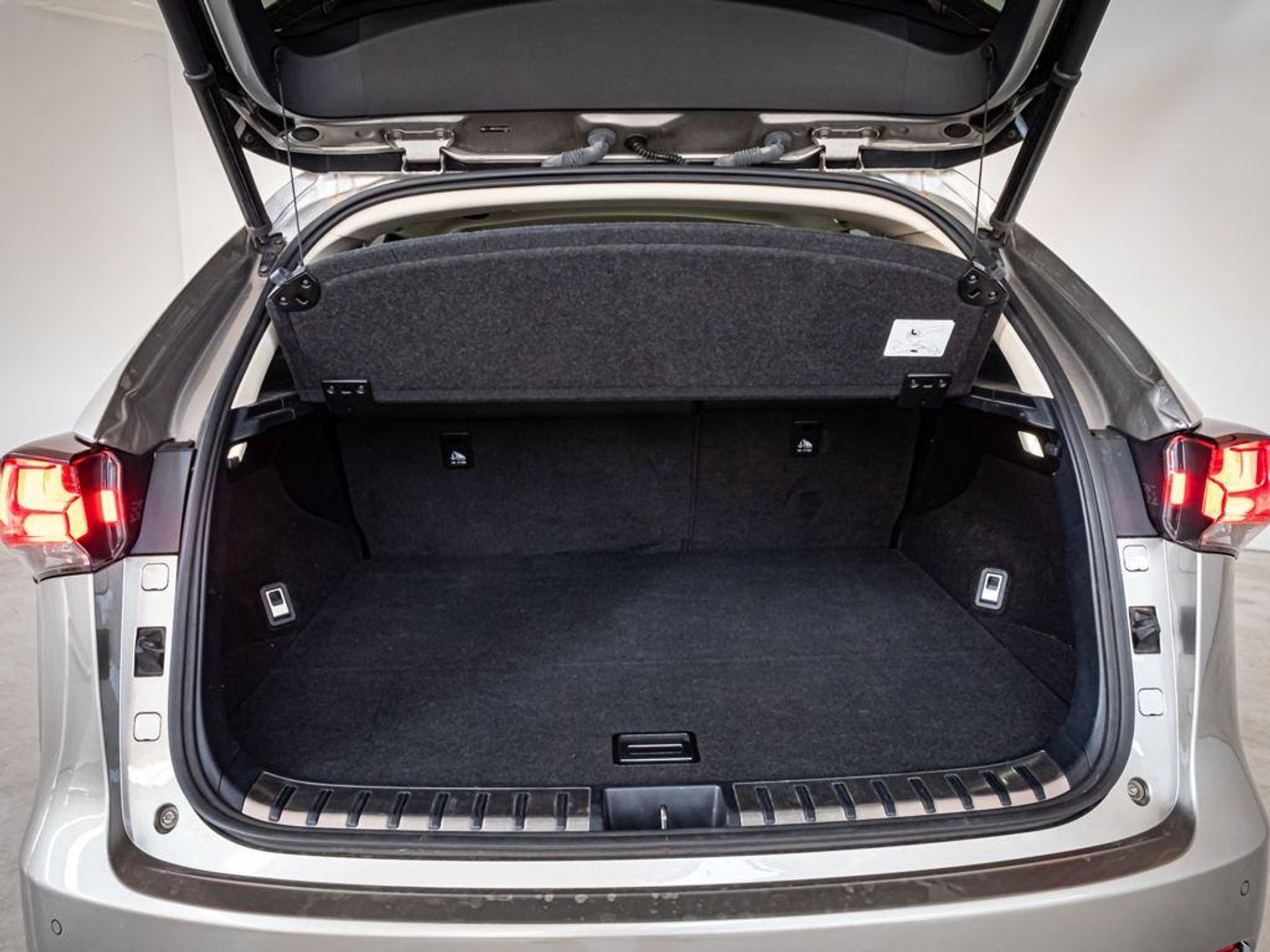 Lexus NX NX 300h Premium 2WD 145 kW (197 CV)
