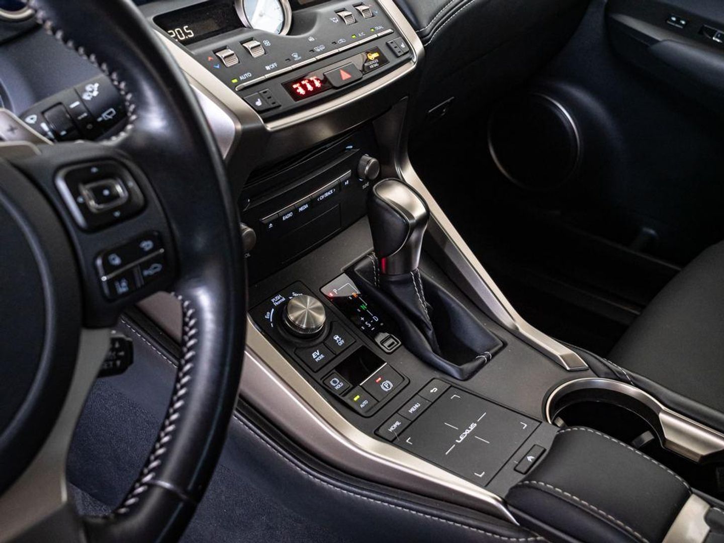 Lexus NX NX 300h Premium 2WD 145 kW (197 CV)