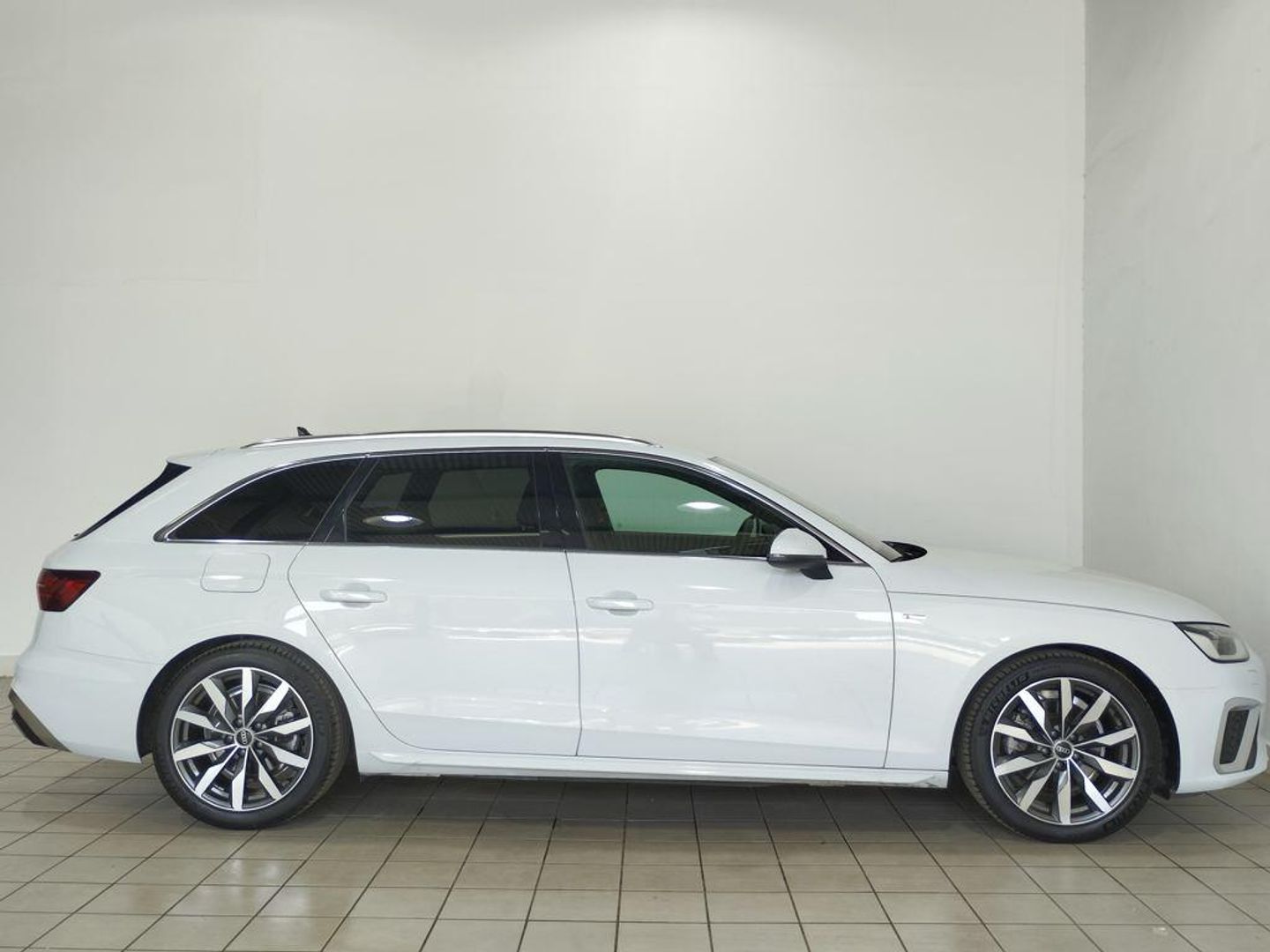 Audi A4 Avant S line 35 TDI 120 kW (163 CV) S tronic Blanco Familiar