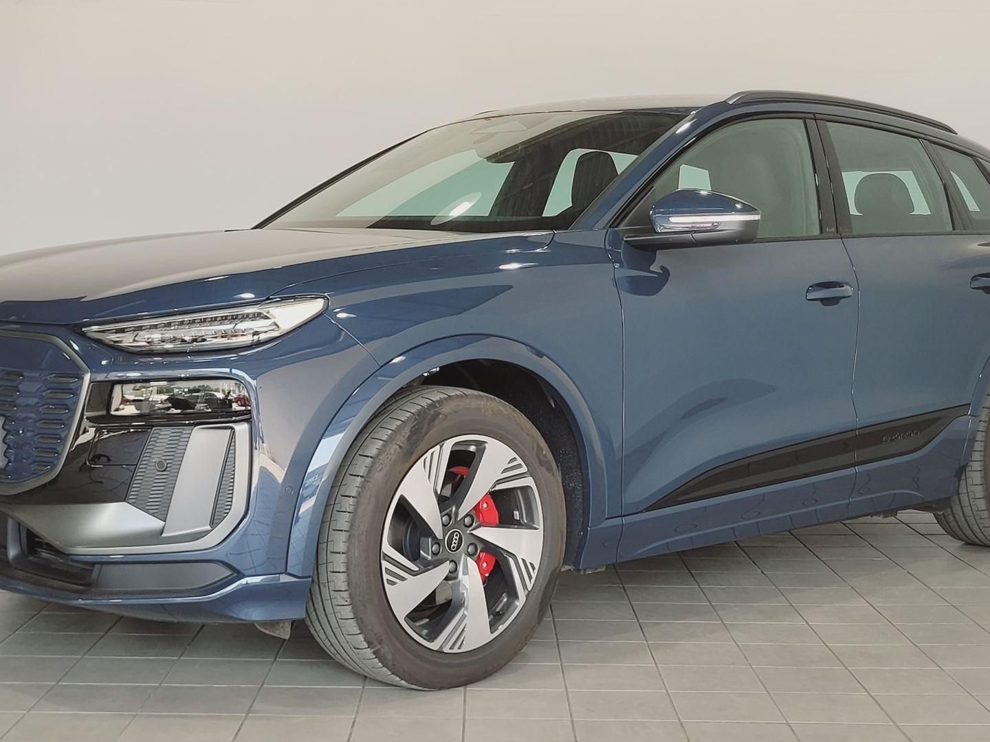 Audi Q6 e-tron S line Quattro 285 kW (388 CV) Azul SUV