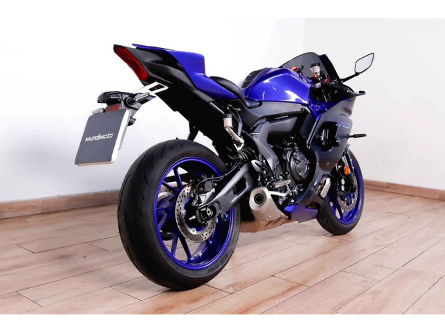 Yamaha R7