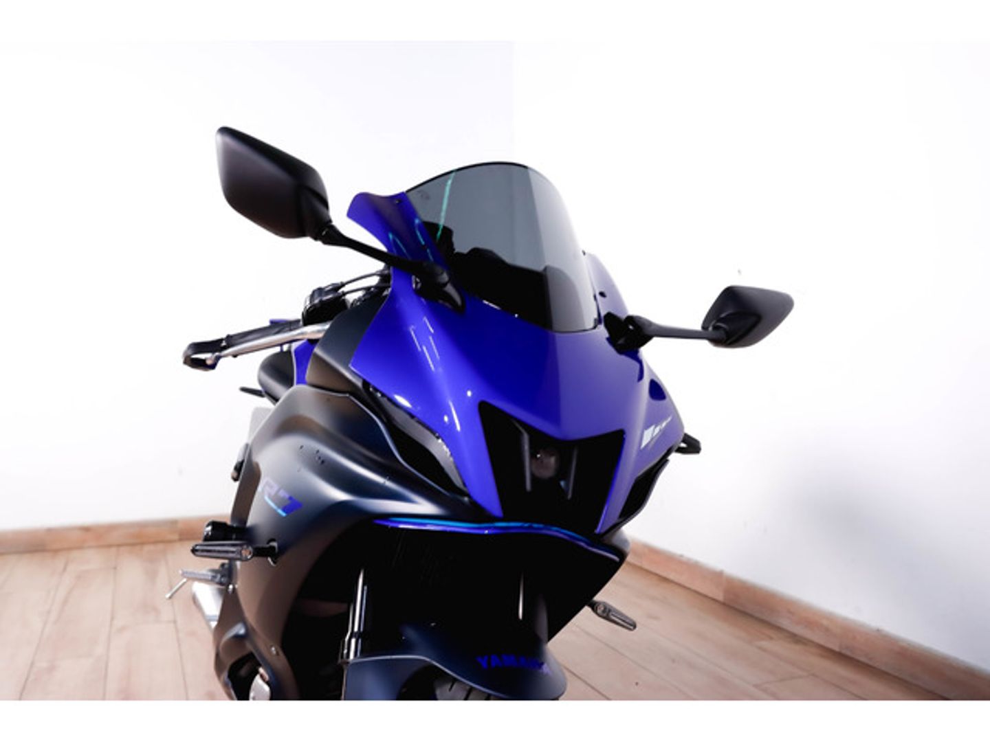 Yamaha R7