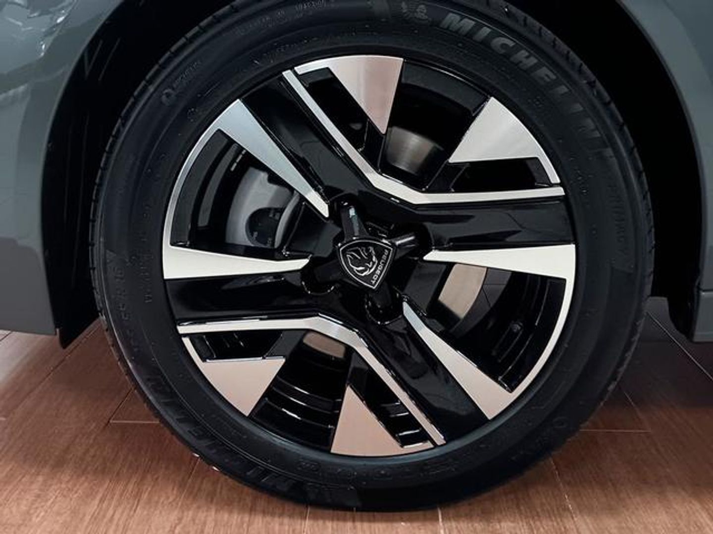 Peugeot 208 Allure Hybrid eDCS6 81 kW (110 CV)