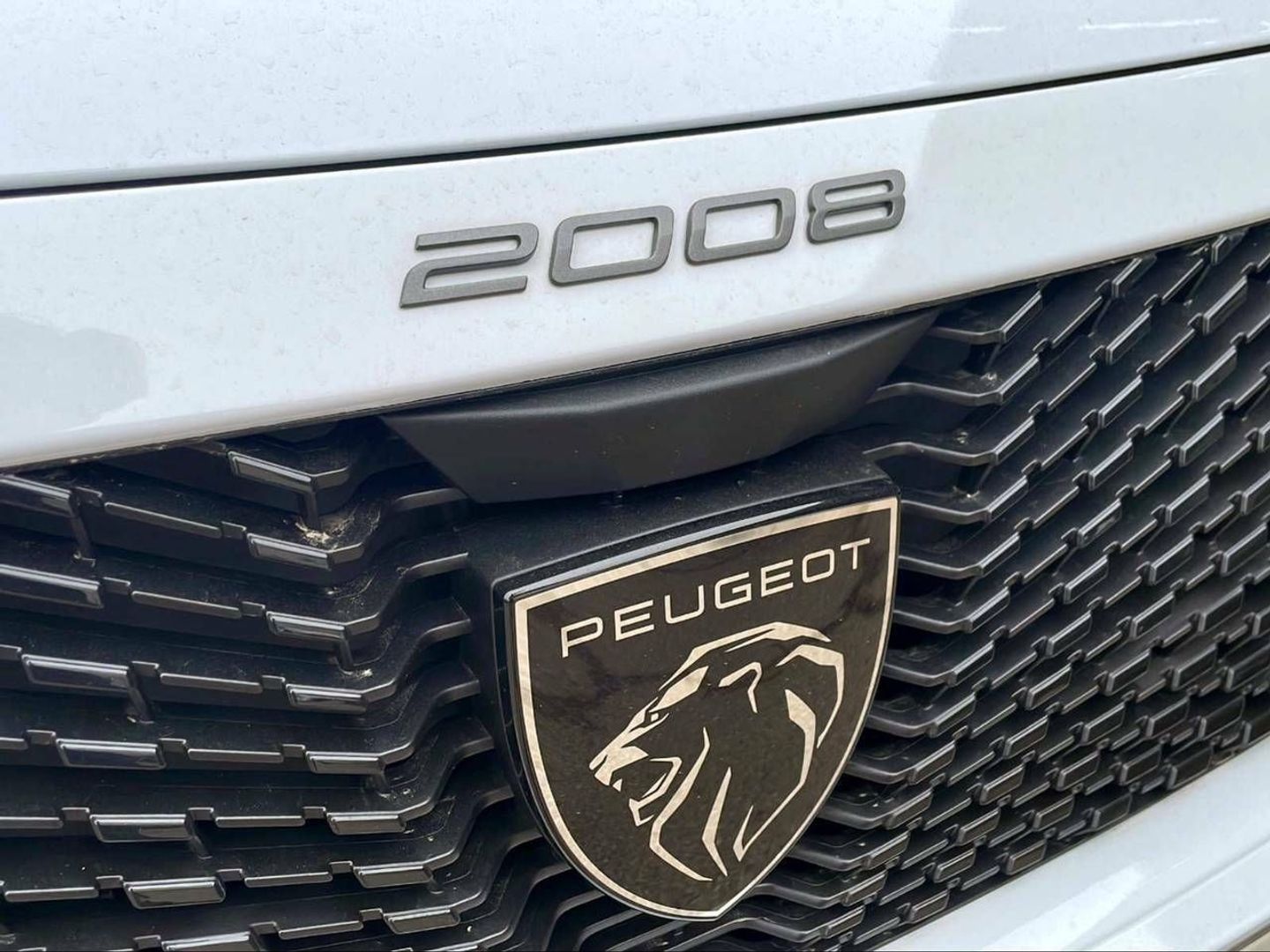 Peugeot 2008 Style Hybrid 136 eDCS6 100 kW (136 CV)