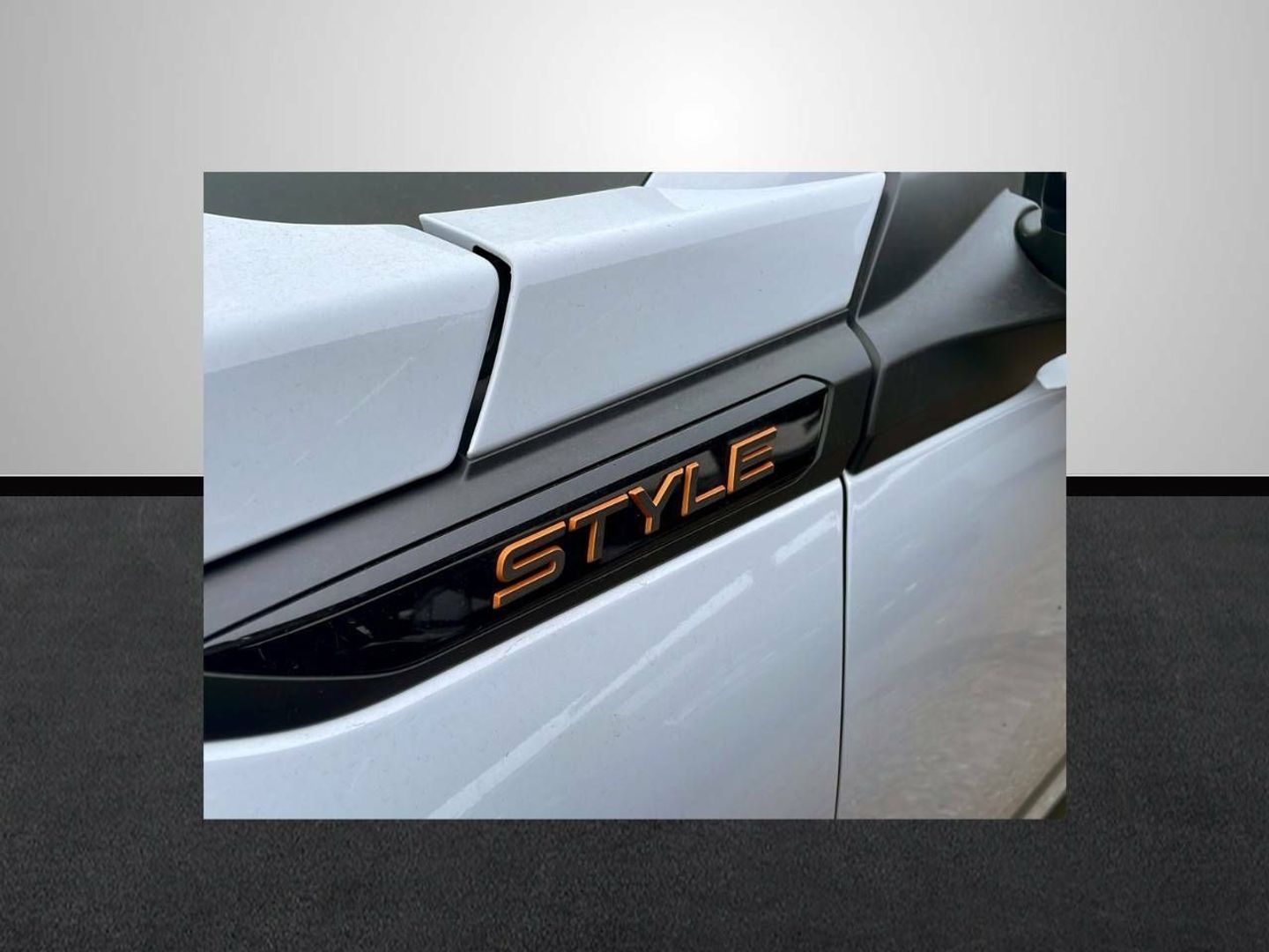 Peugeot 2008 Style Hybrid 136 eDCS6 100 kW (136 CV)