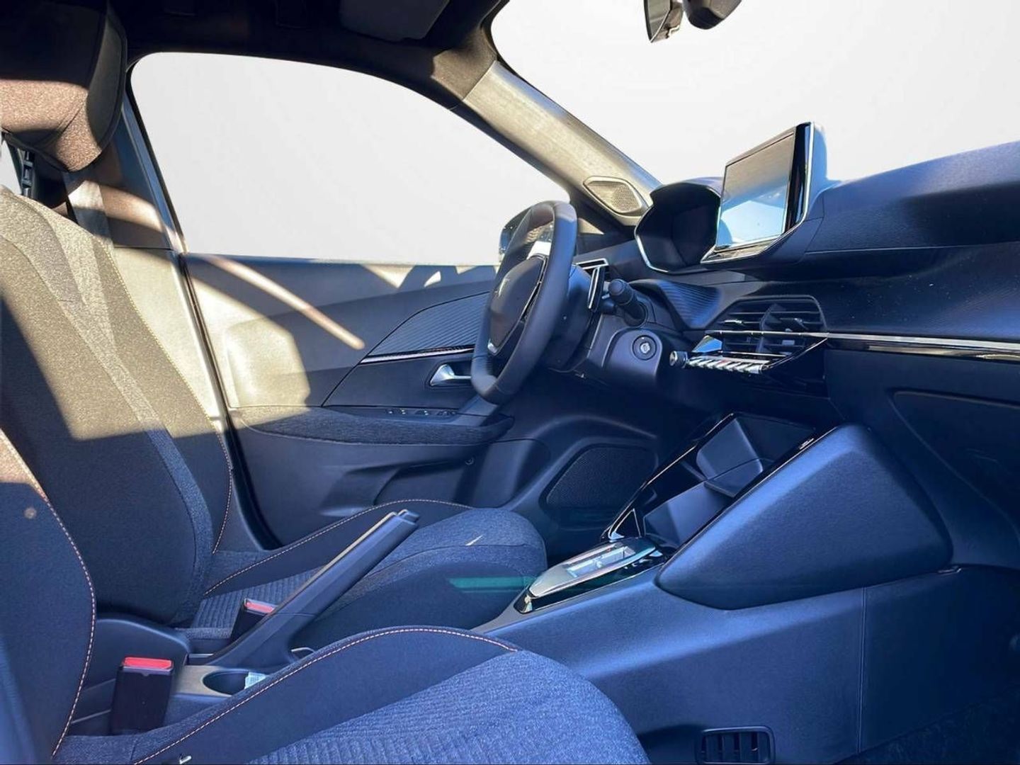 Peugeot 2008 Style Hybrid 136 eDCS6 100 kW (136 CV)