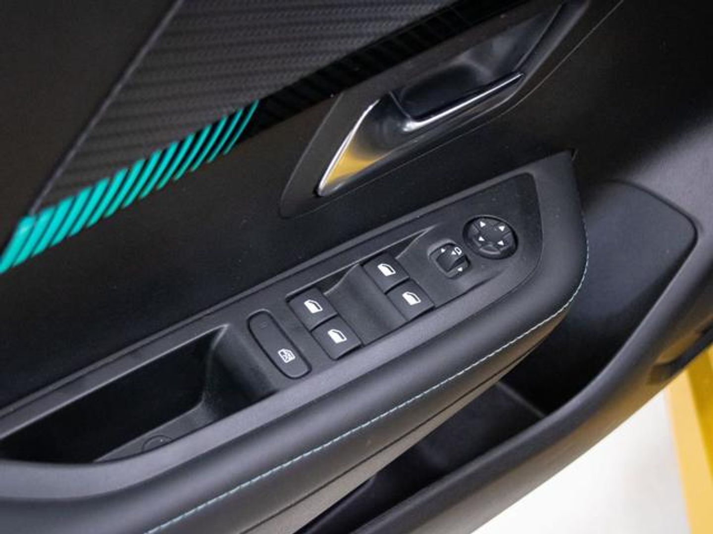Peugeot 208 PureTech 100 Allure Pack EAT8 75 kW (100 CV)