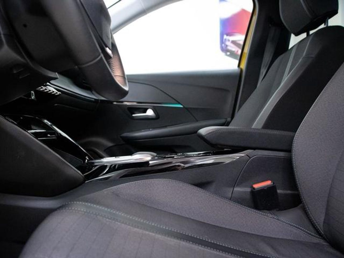 Peugeot 208 PureTech 100 Allure Pack EAT8 75 kW (100 CV)