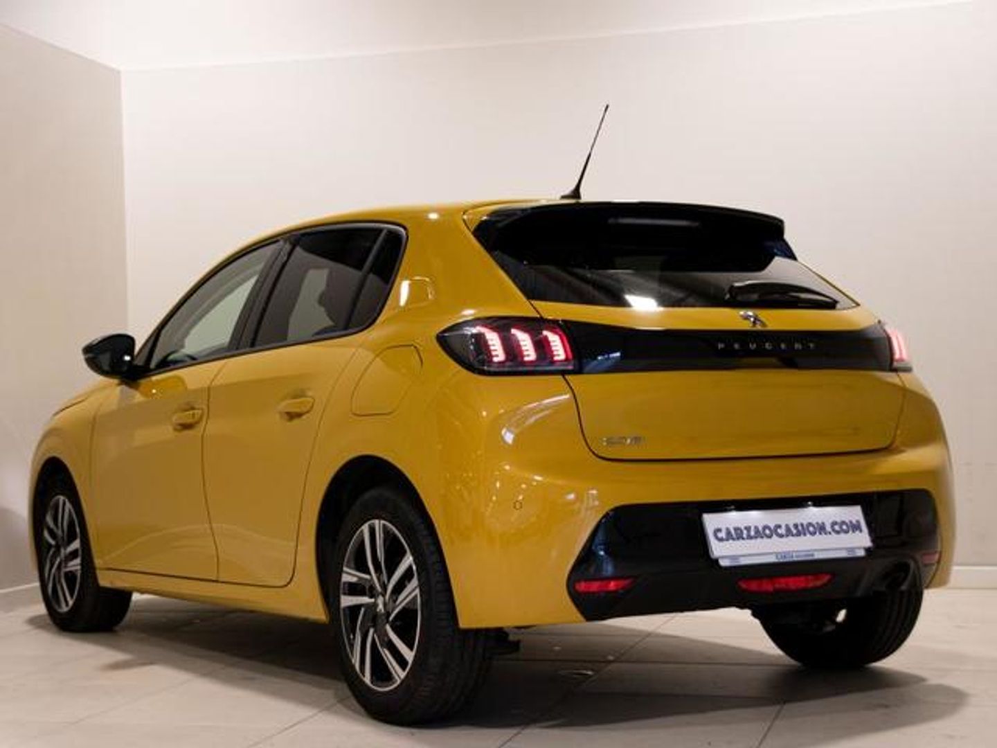 Peugeot 208 PureTech 100 Allure Pack EAT8 75 kW (100 CV)