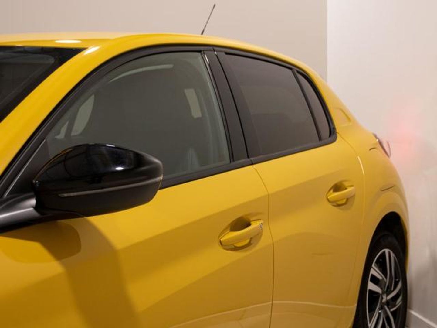 Peugeot 208 PureTech 100 Allure Pack EAT8 75 kW (100 CV)