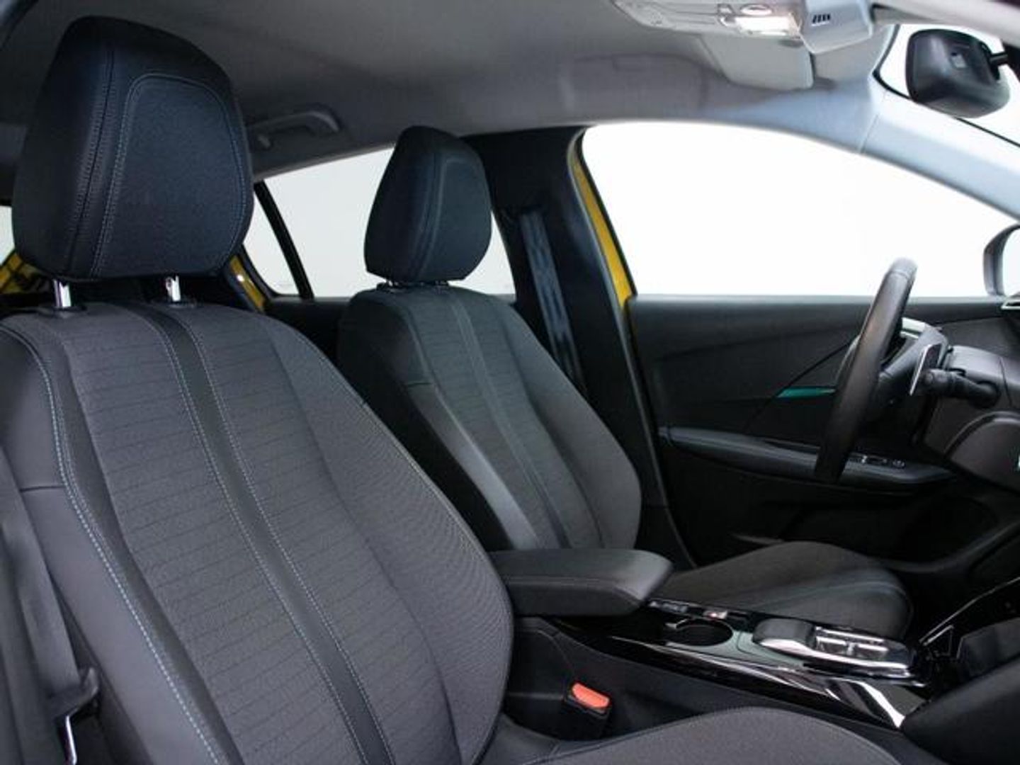 Peugeot 208 PureTech 100 Allure Pack EAT8 75 kW (100 CV)