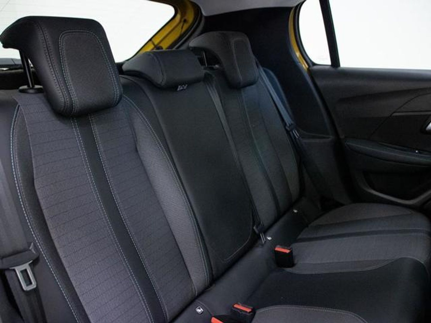 Peugeot 208 PureTech 100 Allure Pack EAT8 75 kW (100 CV)