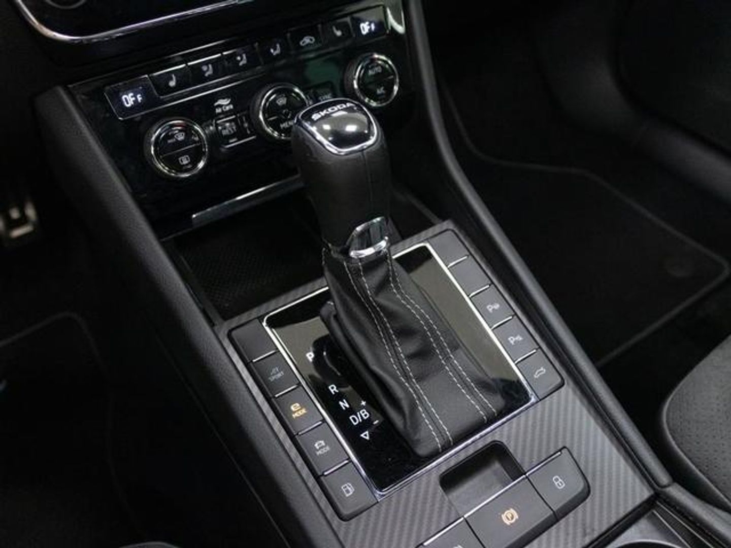 Skoda Superb Combi 1.4 TSI iV P-HEV SportLine DSG 160 kW (218 CV)