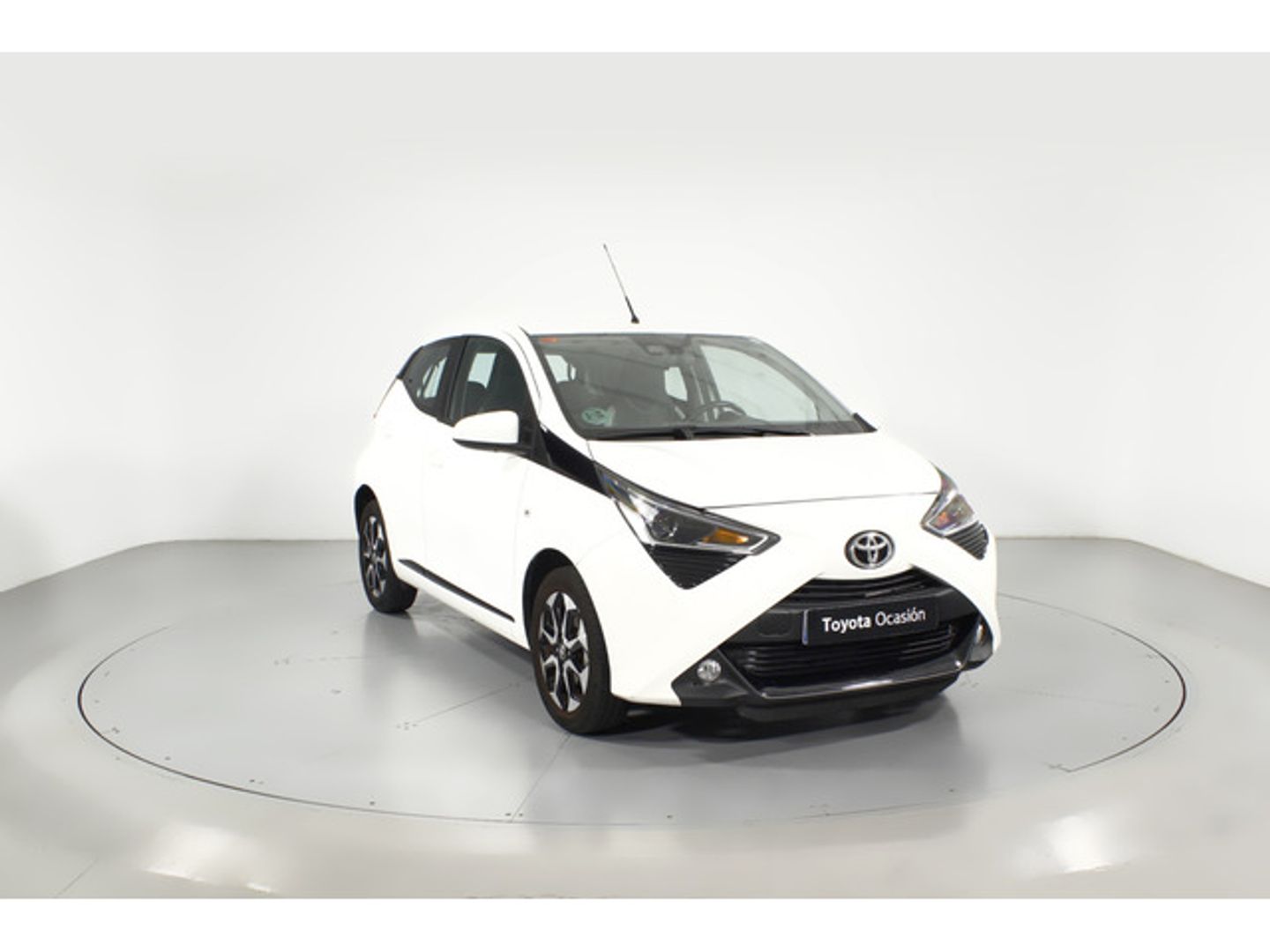 Toyota Aygo 1.0 70 x-play 53 kW (72 CV) Blanco Compact