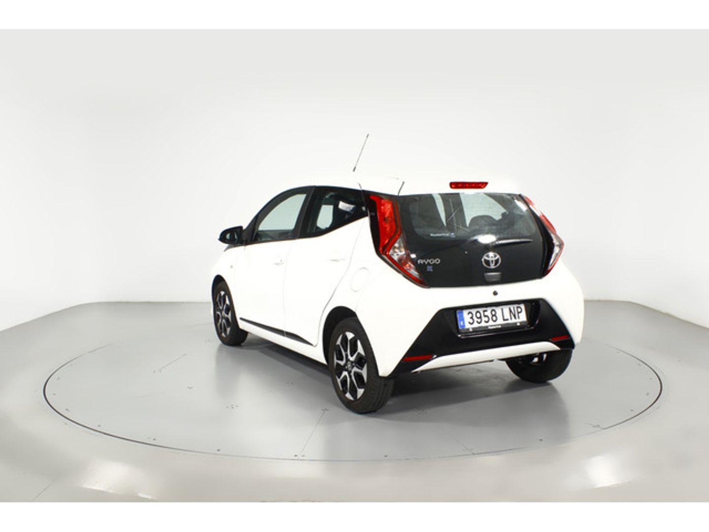 Toyota Aygo 1.0 70 x-play 53 kW (72 CV)