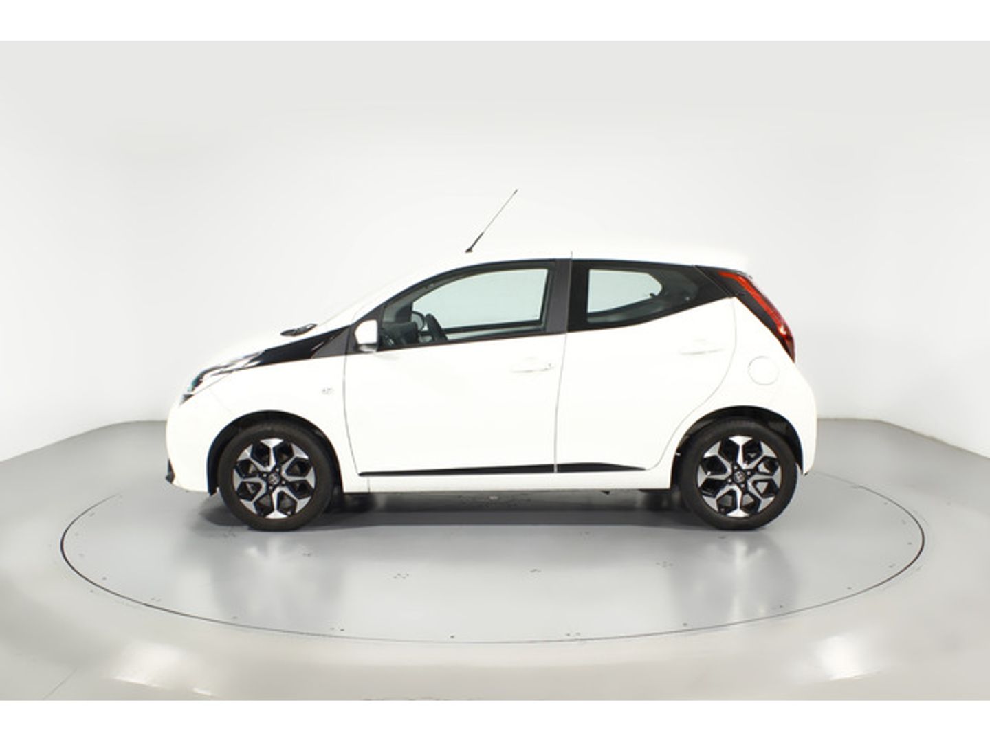 Toyota Aygo 1.0 70 x-play 53 kW (72 CV)