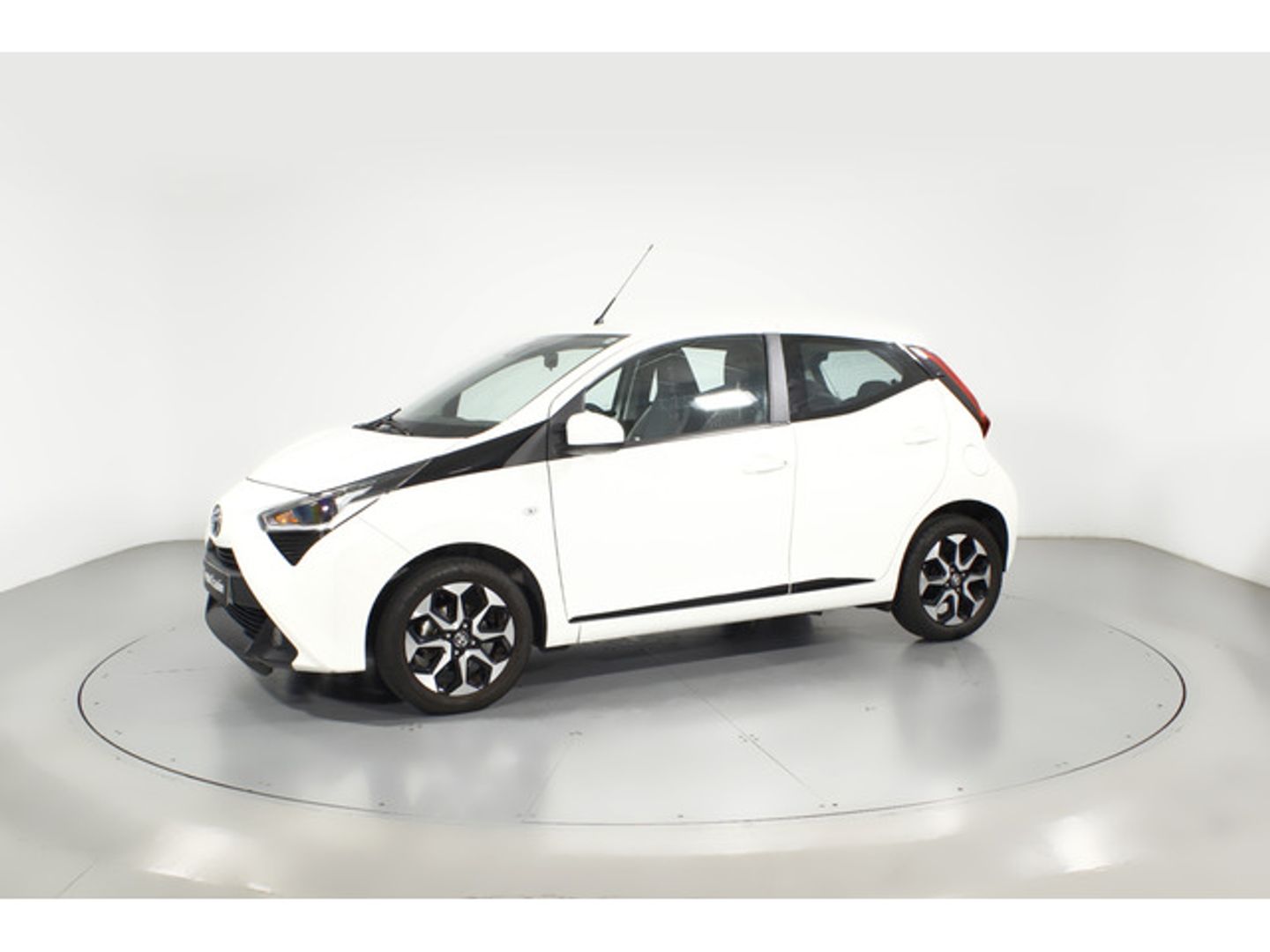 Toyota Aygo 1.0 70 x-play 53 kW (72 CV)