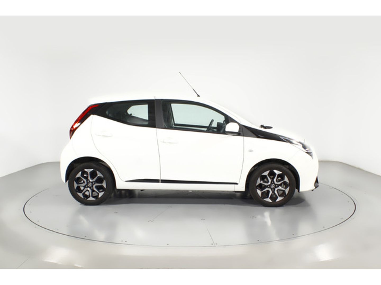 Toyota Aygo 1.0 70 x-play 53 kW (72 CV)