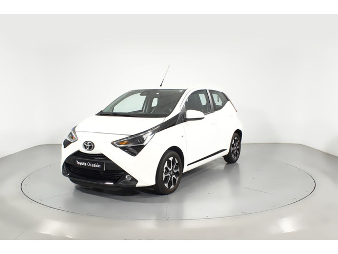 Toyota Aygo 1.0 70 x-play 53 kW (72 CV)