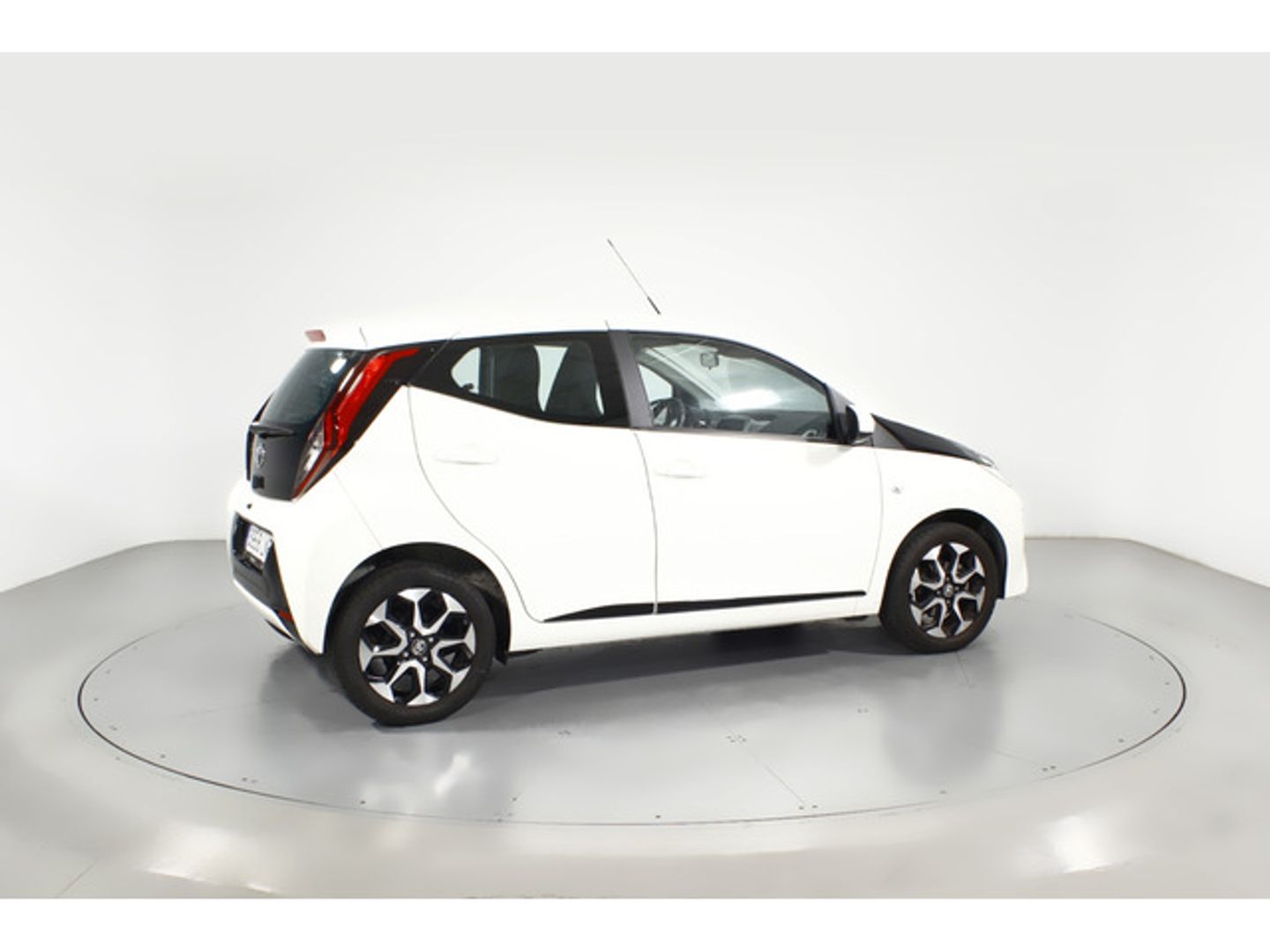 Toyota Aygo 1.0 70 x-play 53 kW (72 CV)