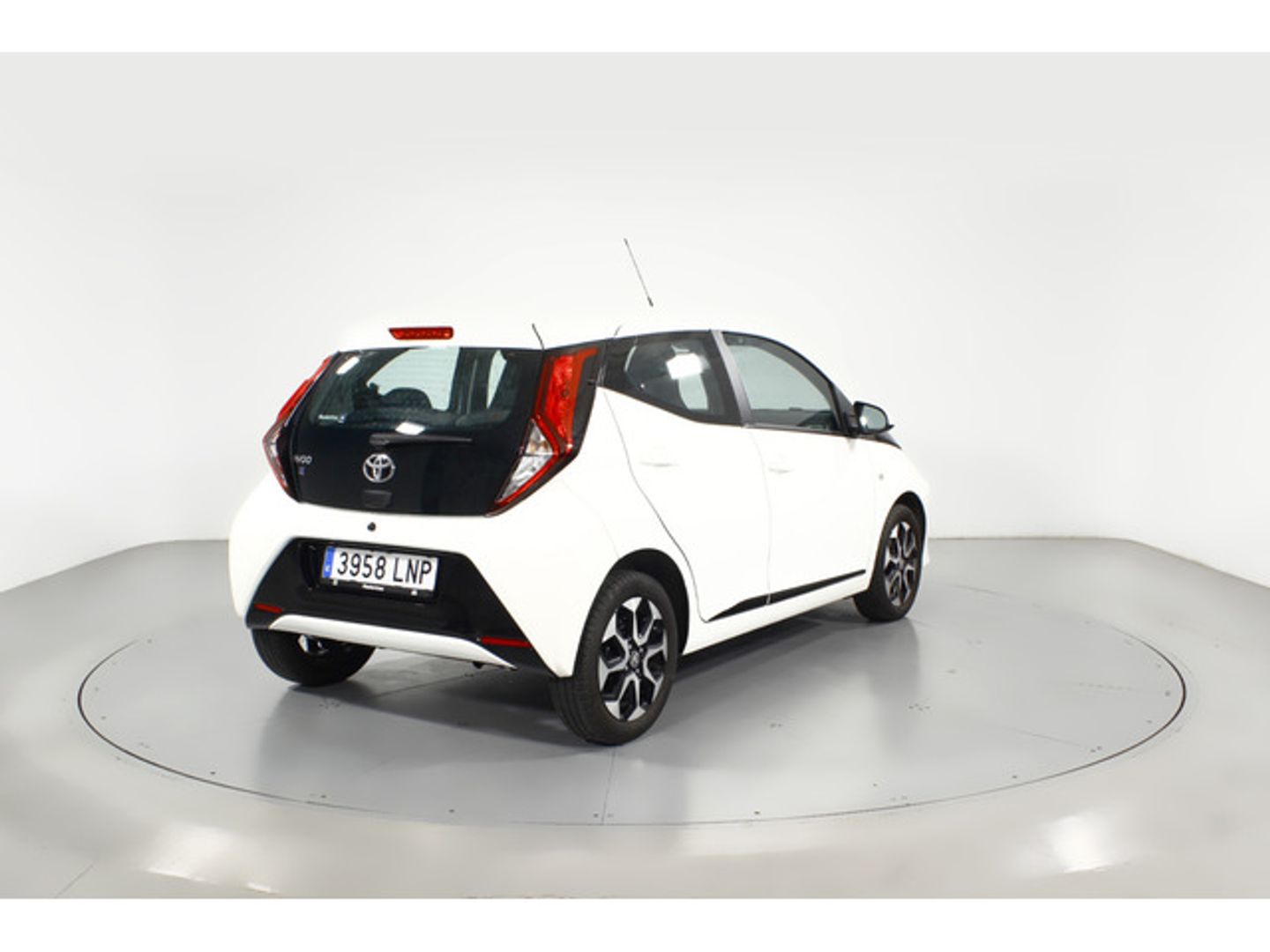 Toyota Aygo 1.0 70 x-play 53 kW (72 CV)
