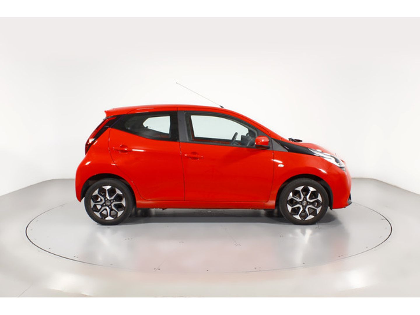 Toyota Aygo 1.0 70 x-play 53 kW (72 CV)