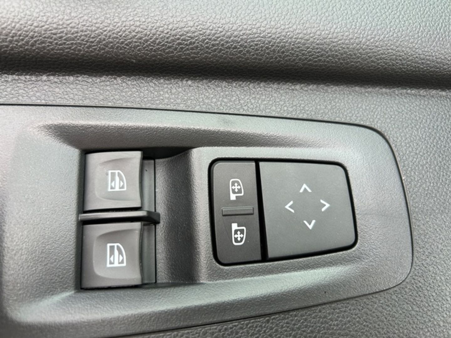 Nissan Interstar Furgon 2.3 dCi N-Connecta L2H2 3,5 T FWD 96 kW (130 CV)