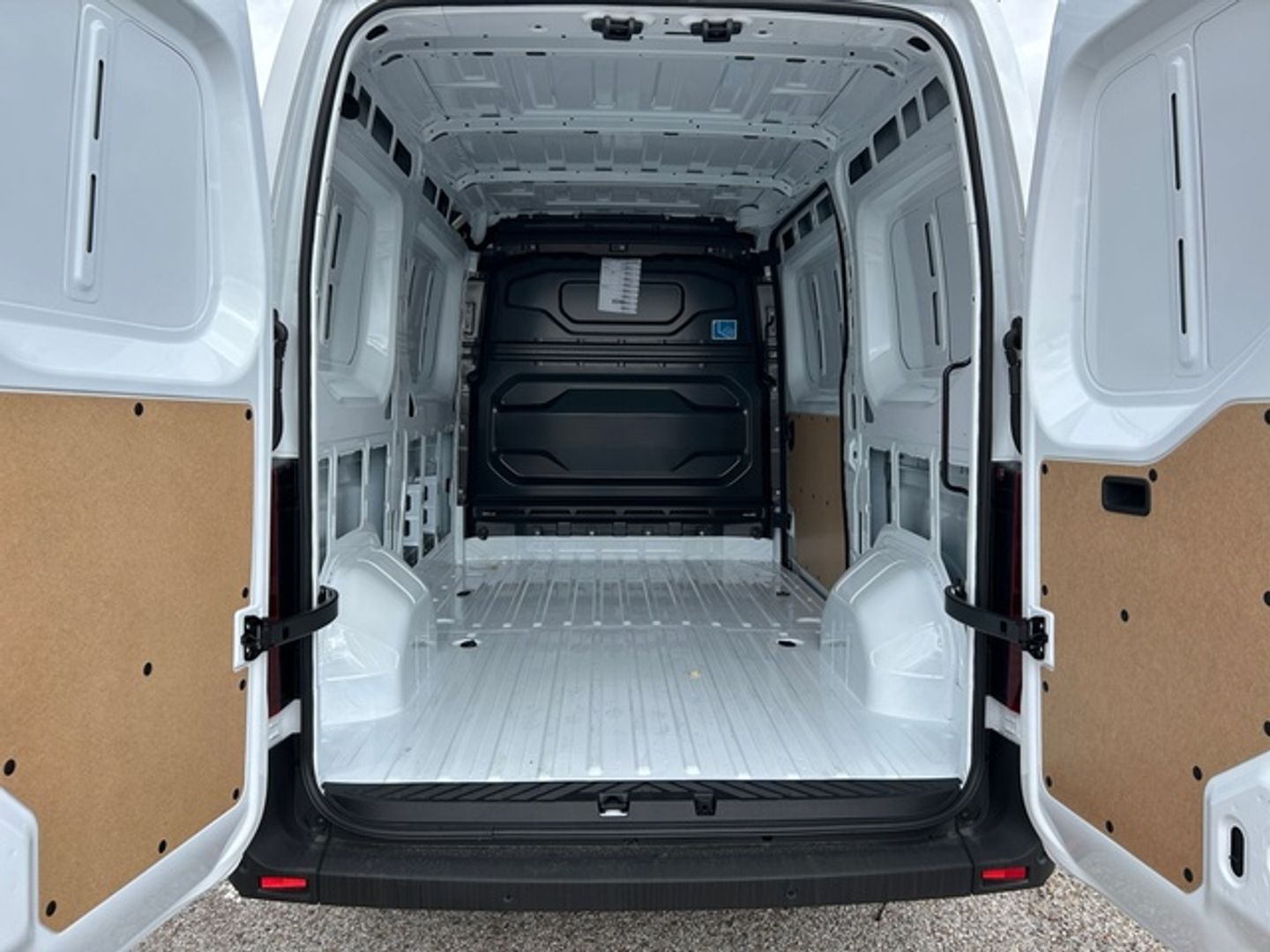 Nissan Interstar Furgon 2.3 dCi N-Connecta L2H2 3,5 T FWD 96 kW (130 CV)