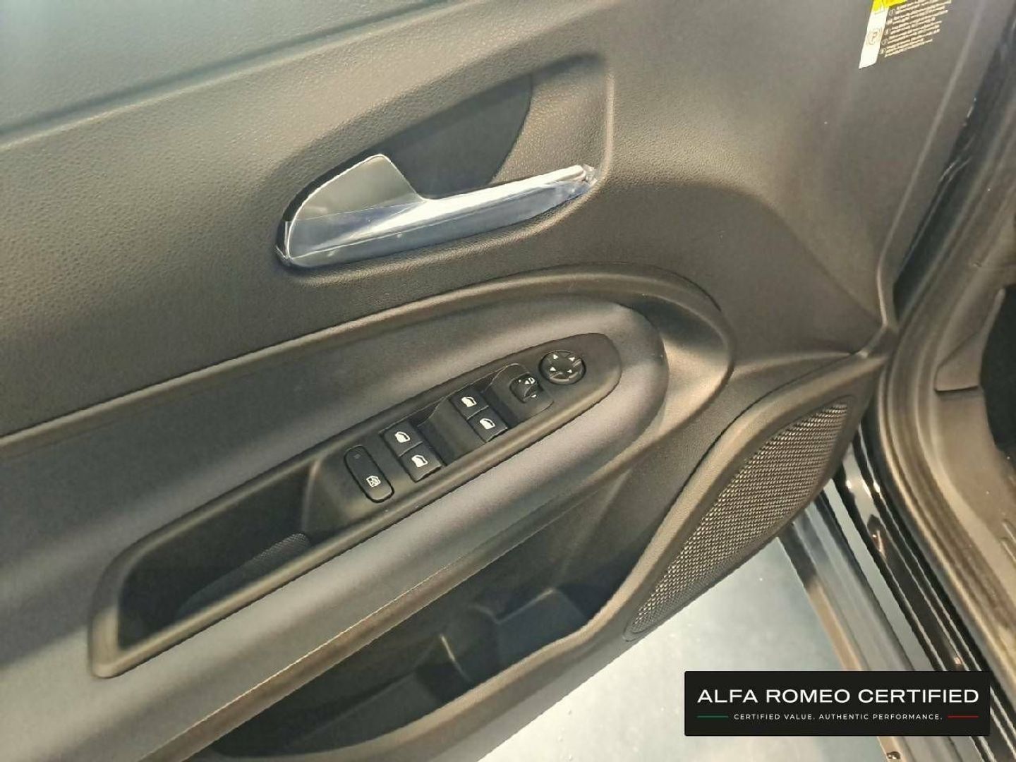 Alfa Romeo Junior 1.2 Ibrida 100 kW (136 CV)