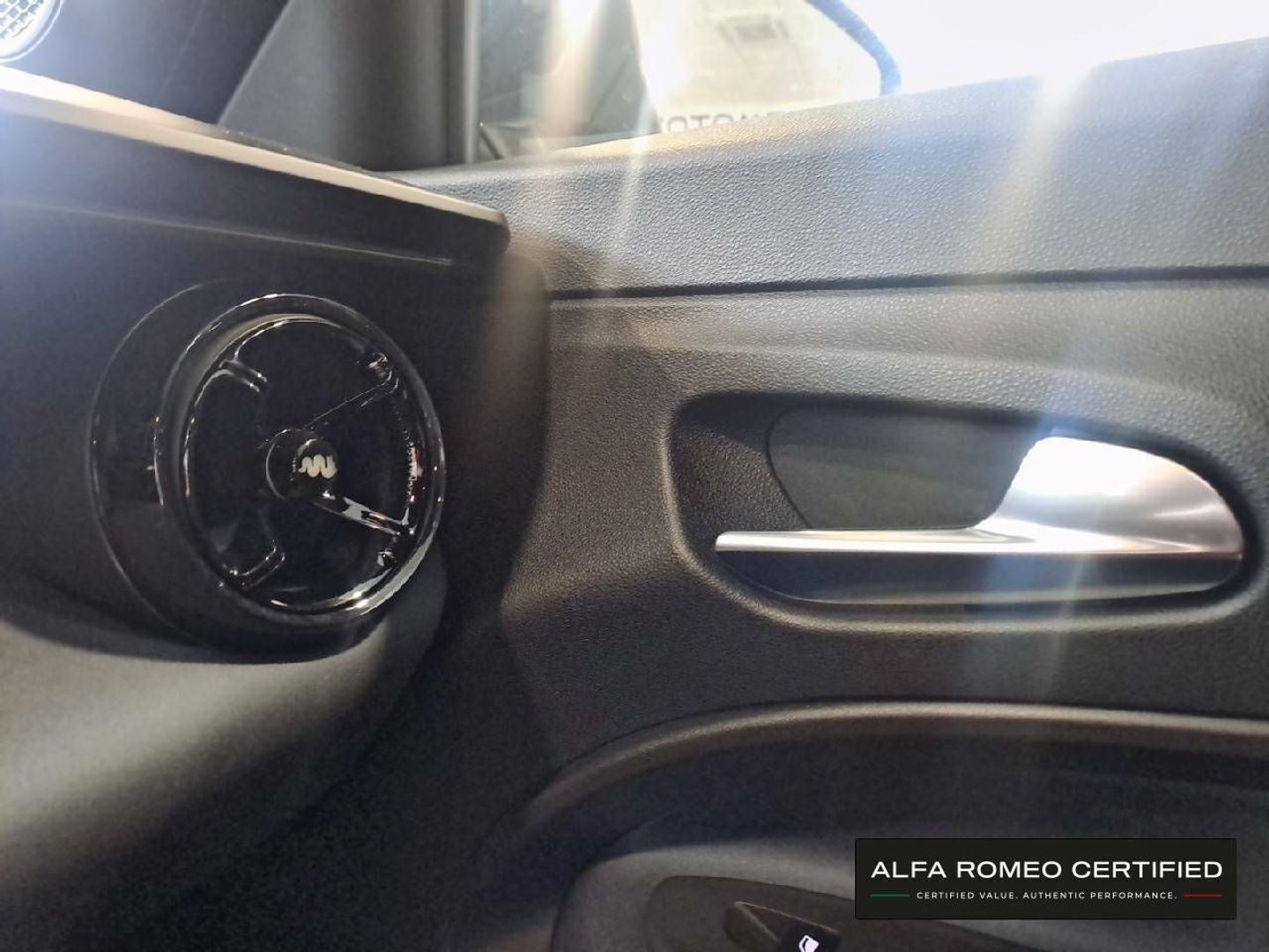 Alfa Romeo Junior 1.2 Ibrida 100 kW (136 CV)