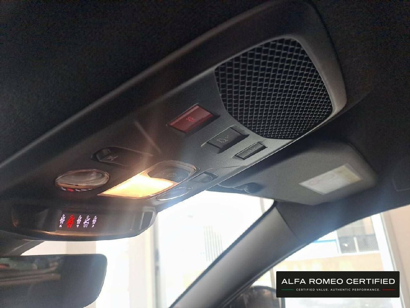 Alfa Romeo Junior 1.2 Ibrida 100 kW (136 CV)