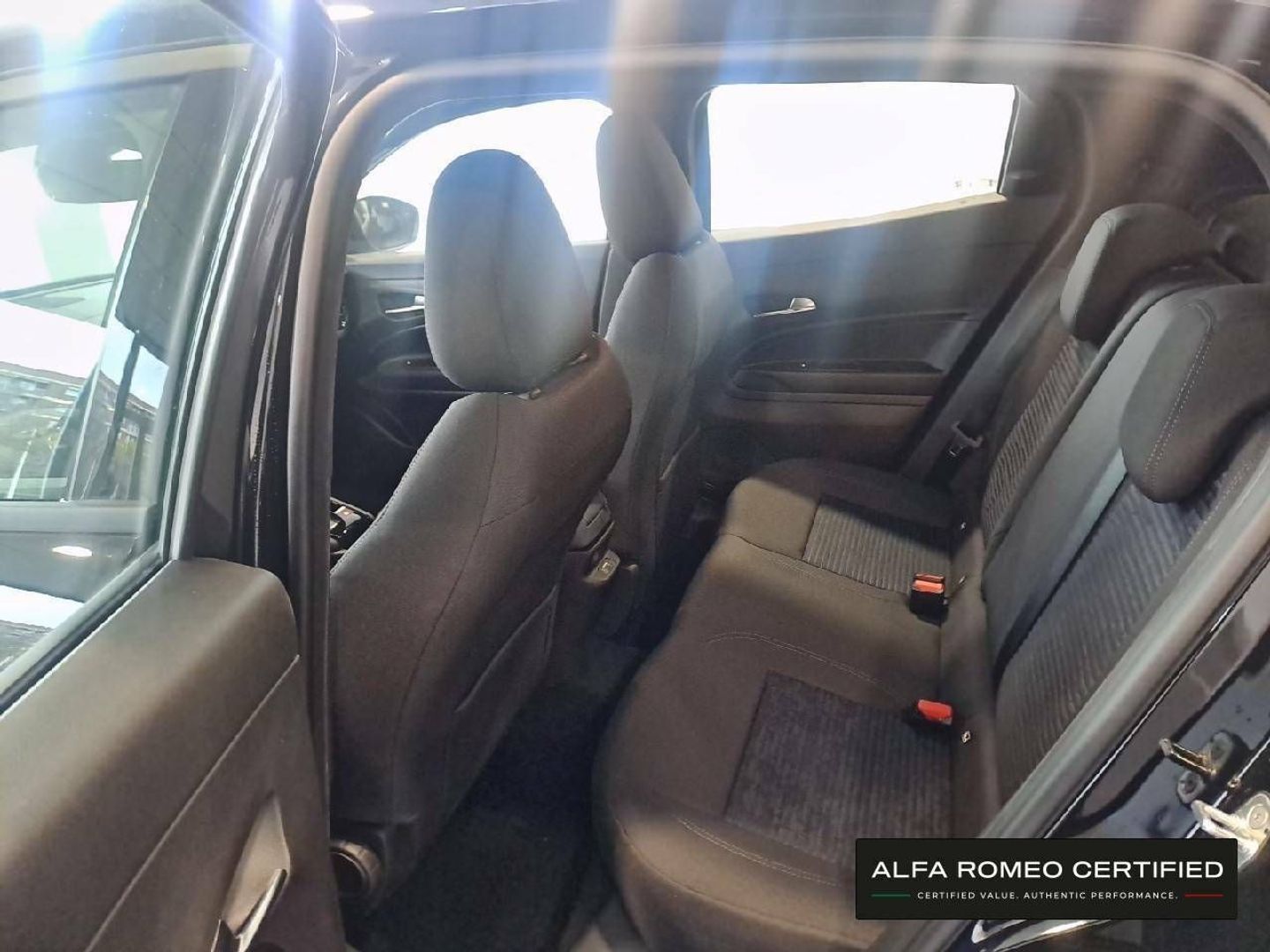 Alfa Romeo Junior 1.2 Ibrida 100 kW (136 CV)