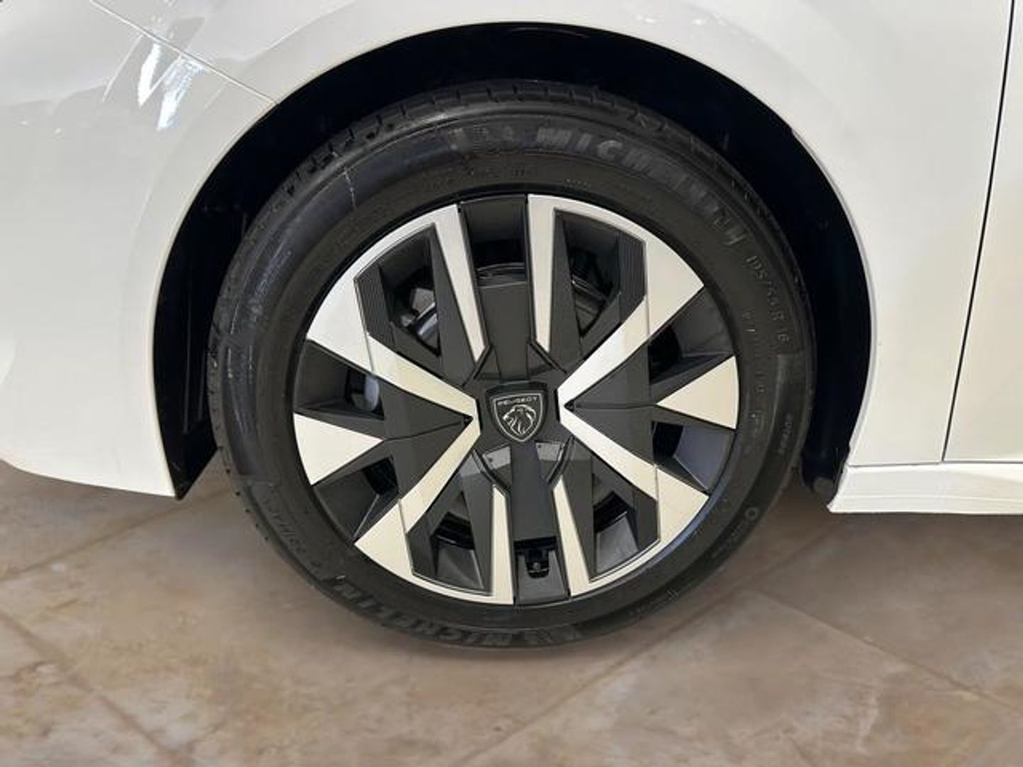 Peugeot 208 Active Hybrid eDCS6 75 kW (100 CV)