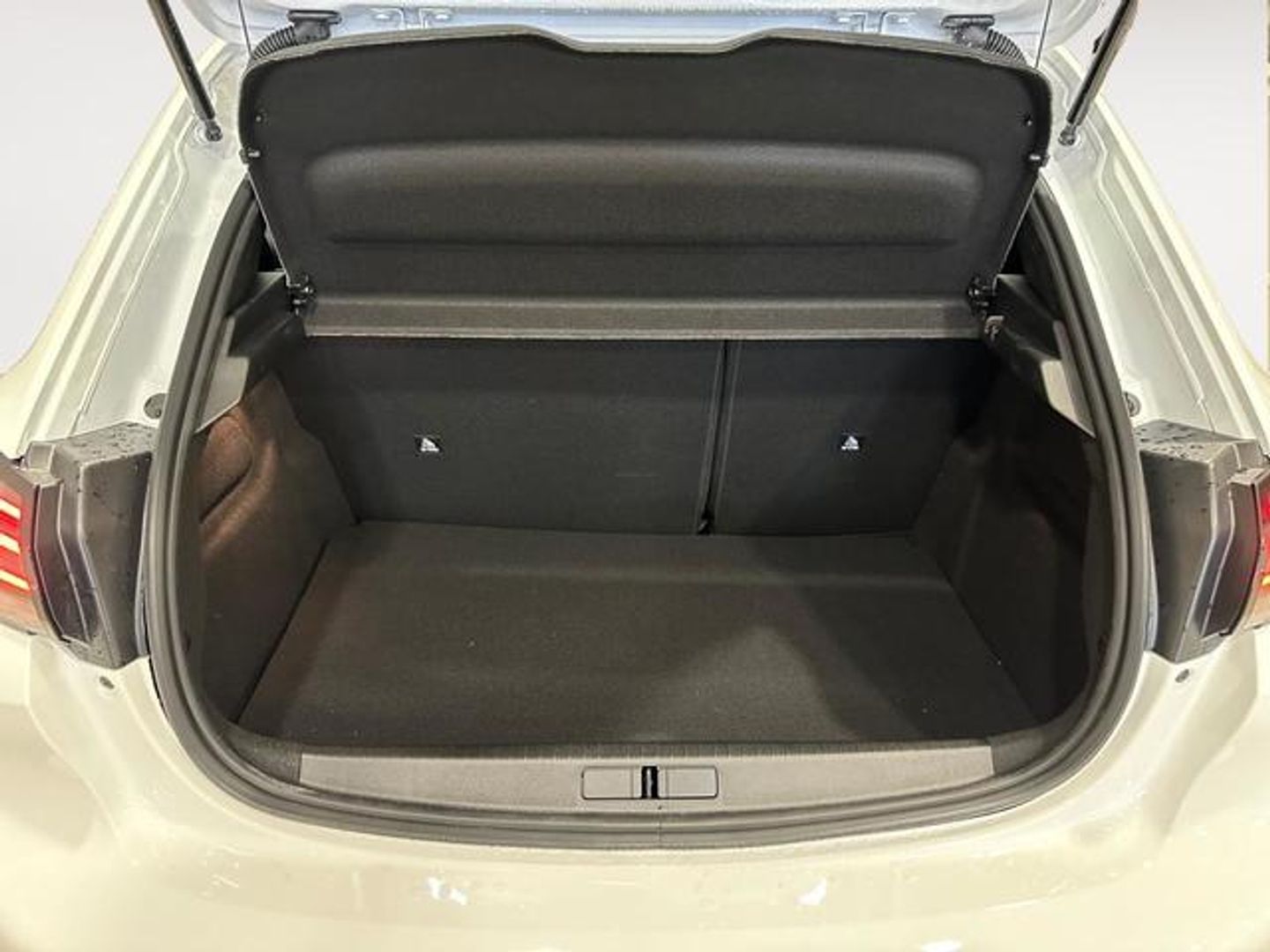 Peugeot 208 Active Hybrid eDCS6 75 kW (100 CV)