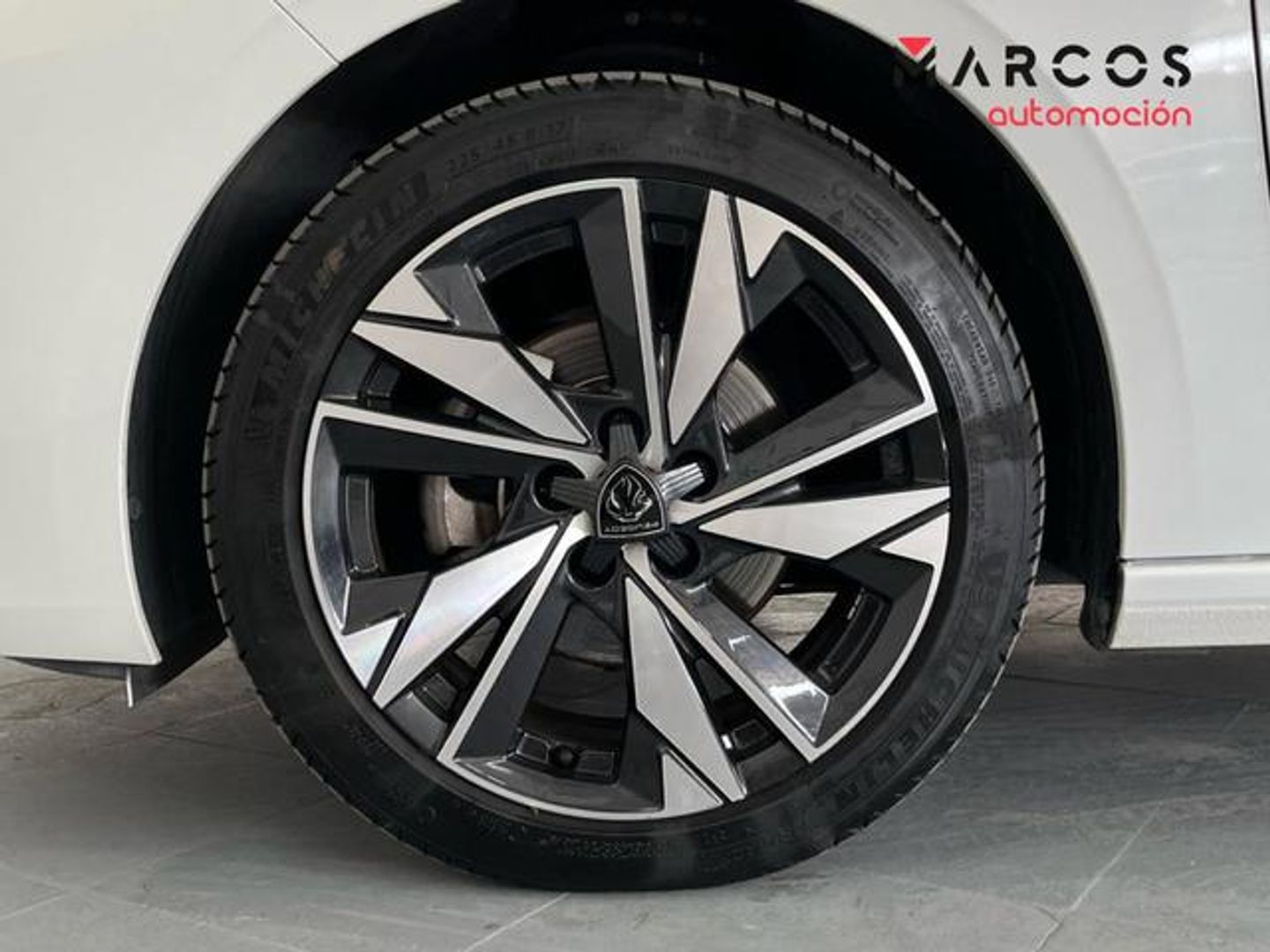Peugeot 308 PureTech 130 S&S Allure 96 kW (130 CV)