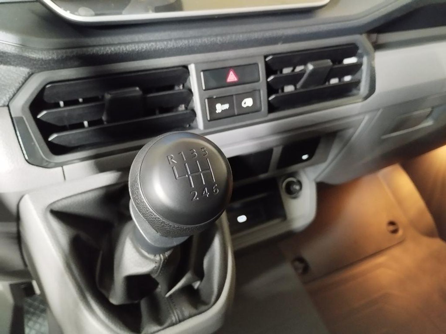 Volkswagen Crafter Furgon Batalla Larga TA 2.0 TDI 103 kW (140 CV) 3.500