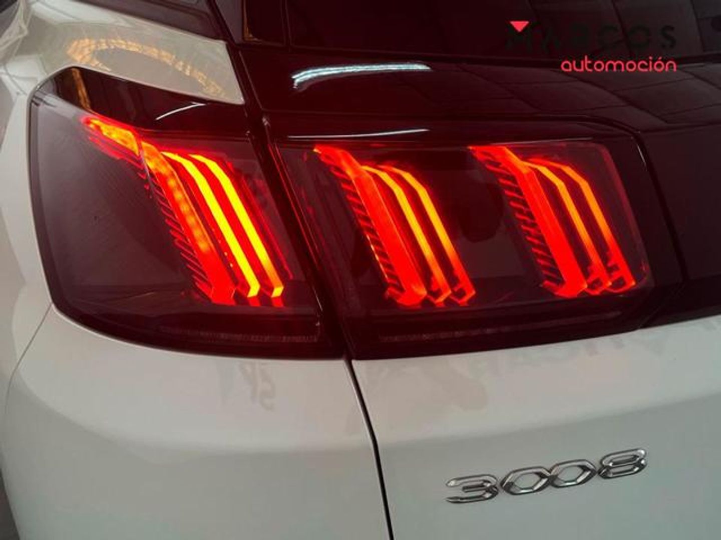 Peugeot 3008 Hybrid 136 Allure Pack eDCS6 100 kW (136 CV)